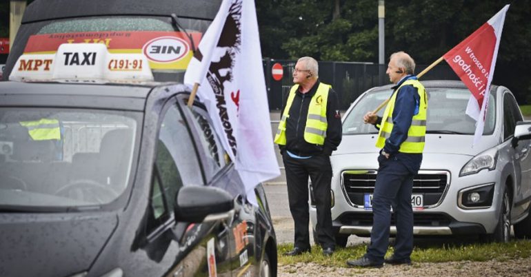 Taksówkarze zaczynają protest w Warszawie. Sprzeciwiają się sprzedaży MPT. Jak wpłynie na pasażerów?