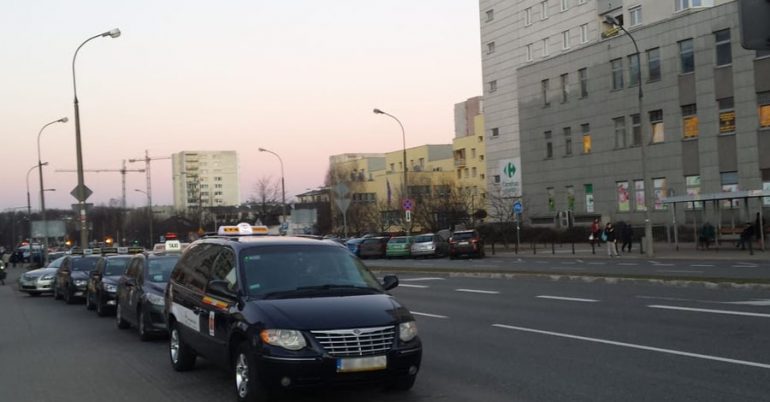 Warszawa sprzedała kolejną miejską spółkę. Związkowcy żądają wyjaśnień